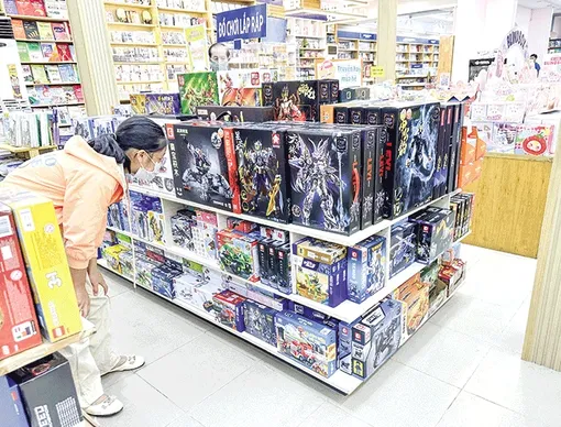 Nhộn nhịp thị trường quà tặng Ngày Quốc tế Thiếu nhi