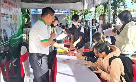 Sôi nổi Hội chợ việc làm sinh viên Trường Ðại học Cần Thơ