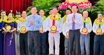 Bí thư chi bộ tận tụy với công việc