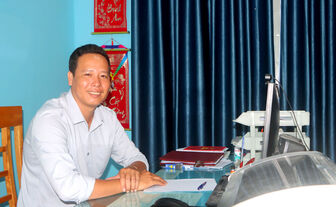ស្រ​ឡាញ់​អា​ជីព​គ្រូ​បង្រៀន​អក្សរ​ខ្មែរ