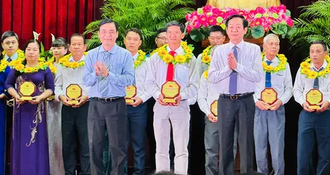 Bí thư chi bộ tận tụy với công việc