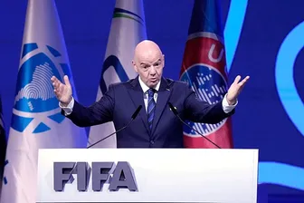 Cuộc đua không hồi kết giữa FIFA và UEFA