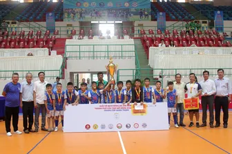 Đội U11 LĐBĐ Bình Dương vô địch giải nhi đồng TP Cần Thơ mở rộng
