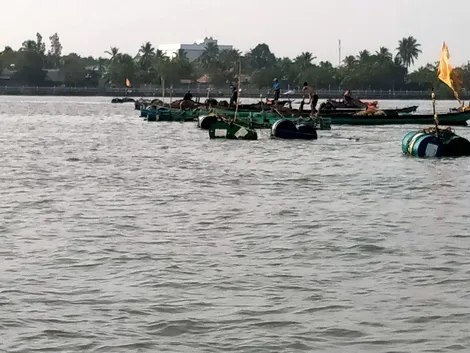 Bấp bênh nghề đóng đáy