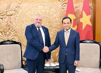 Vietnam seeks all-around ties with Hungary: Party official