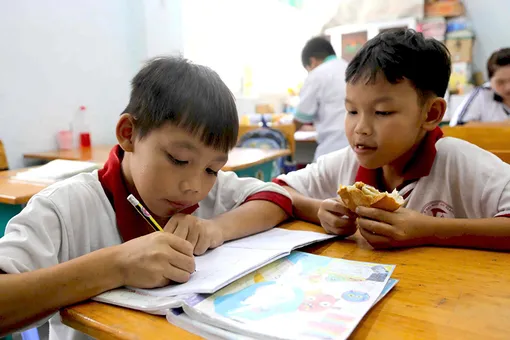 Dạy học miễn phí cho trẻ em nghèo