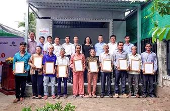 Bàn giao 10 căn nhà Đại đoàn kết