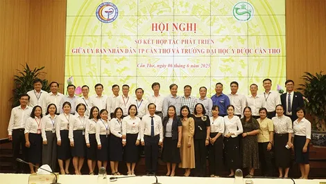 Sơ kết hợp tác phát triển giữa UBND TP Cần Thơ và Trường Ðại học Y Dược Cần Thơ