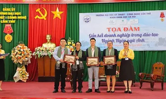 Tọa đàm “Gắn kết doanh nghiệp trong đào tạo ngành Ngôn ngữ Anh”