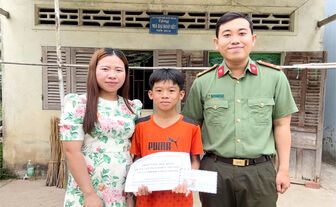 ចិញ្ចឹម​ក្ដី​ស្រ​មៃ​ជូន​សិស្ស​ក្រី​ក្រ​ទៅ​កាន់​សា​លា​រៀន