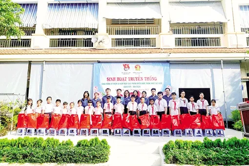 Vì đàn em thân yêu