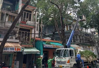 Tăng cường kiểm tra, giặm vá, sửa chữa các tuyến đường bị hư hỏng, góp phần đảm bảo an toàn giao thông
