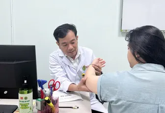 Trị bệnh đau nhức, căng thẳng của dân văn phòng bằng y học cổ truyền