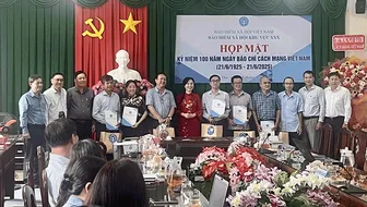 Bảo hiểm xã hội khu vực XXX họp mặt kỷ niệm 100 năm Ngày Báo chí Cách mạng Việt Nam