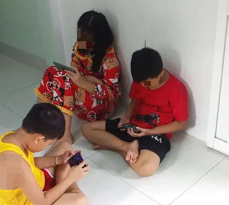 Phòng ngừa trẻ nghiện điện thoại trong mùa hè