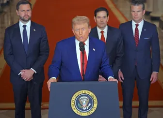 Ông Trump ám chỉ về thay đổi chế độ ở Iran