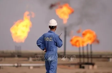 Dự báo giá dầu tăng vọt, nhà đầu tư đổ xô vào tài sản trú ẩn an toàn sau khi Mỹ tấn công Iran