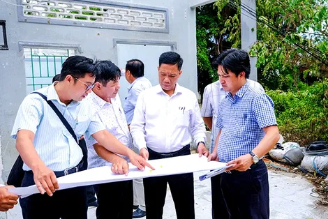 Ðẩy nhanh tiến độ giải phóng mặt bằng, tập trung triển khai thi công cầu Kênh Ngang