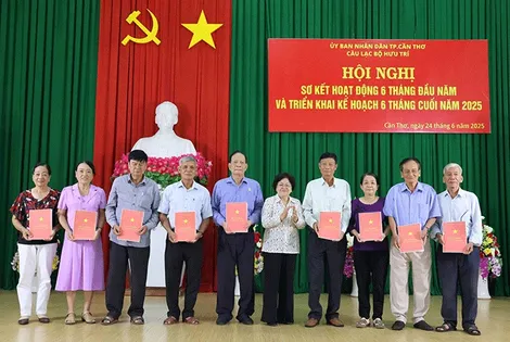 Công bố quyết định thành lập 9 Tổ liên lạc hưu trí các phường