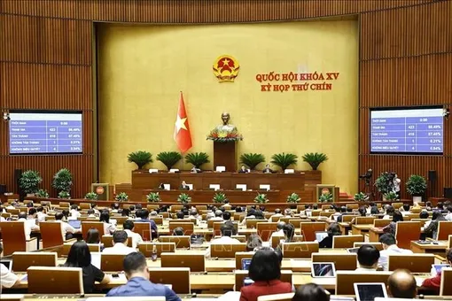 Thông qua Luật Cán bộ, công chức (sửa đổi)