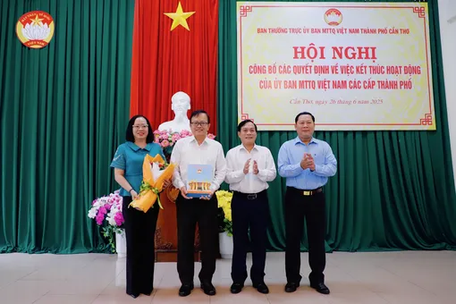 Công bố quyết định kết thúc hoạt động của Ủy ban MTTQVN các cấp TP Cần Thơ