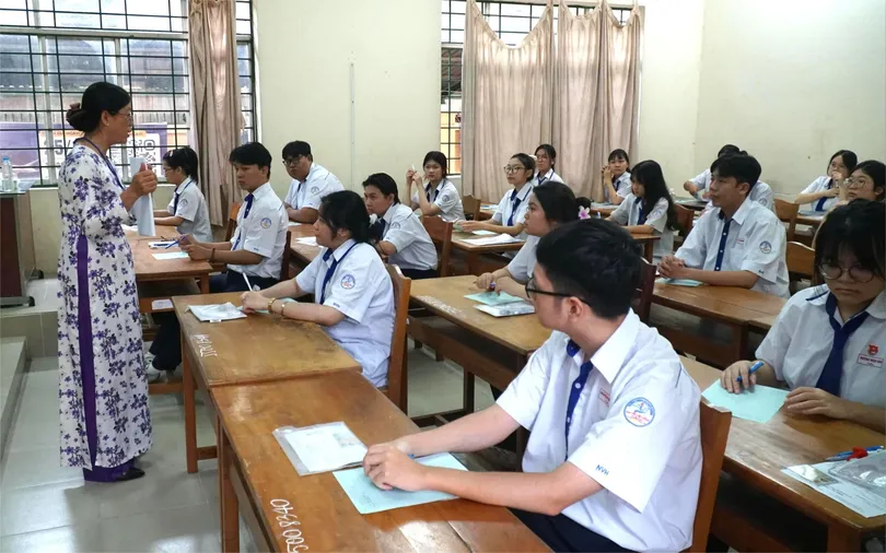 Ngày thi đầu tiên Kỳ thi tốt nghiệp THPT 2025 diễn ra an toàn, nghiêm túc