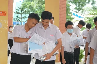 Sáng 27-6, thí sinh dự thi tốt nghiệp THPT theo Chương trình Giáo dục phổ thông 2018 hoàn thành buổi thi cuối