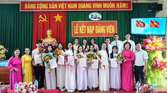 8 học sinh Trường THPT Châu Văn Liêm được kết nạp Đảng