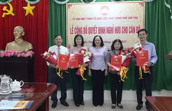 4 cán bộ Ủy ban MTTQVN TP Cần Thơ nghỉ hưu trước tuổi