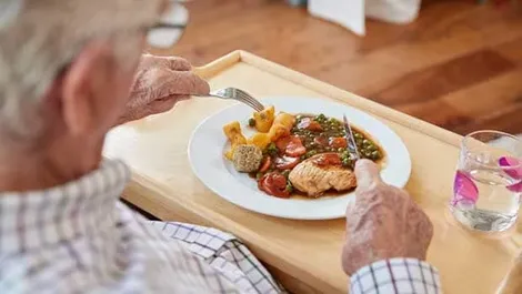 Những điều cần tránh làm vào buổi tối để phòng ngừa bệnh Alzheimer