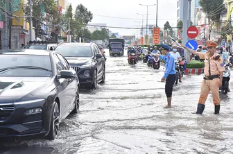Tăng cường các giải pháp cấp bách bảo đảm trật tự, an toàn giao thông đường bộ, đường thủy khi triều cường dâng cao