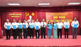 Trao quyết định bổ nhiệm cán bộ các phòng, chi cục thuộc Sở Nông nghiệp và Môi trường TP Cần Thơ