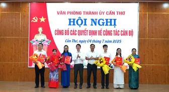 Tiếp nhận, bổ nhiệm 27 lãnh đạo cấp phòng của Văn phòng Thành ủy