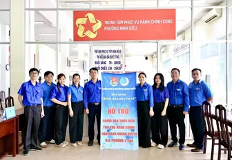 Thành lập các đội hình “Bình dân học vụ số” hỗ trợ người dân thực hiện thủ tục hành chính
