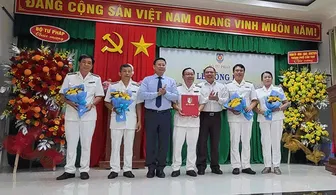 Trao quyết định thành lập Thi hành án dân sự TP Cần Thơ và quyết định về công tác cán bộ