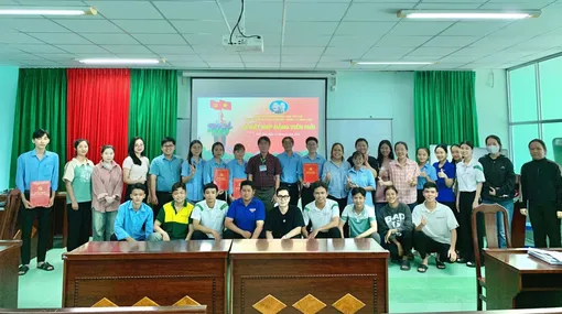 Đảng bộ Trường Đại học Tây Đô quan tâm kết nạp đảng viên mới từ sinh viên