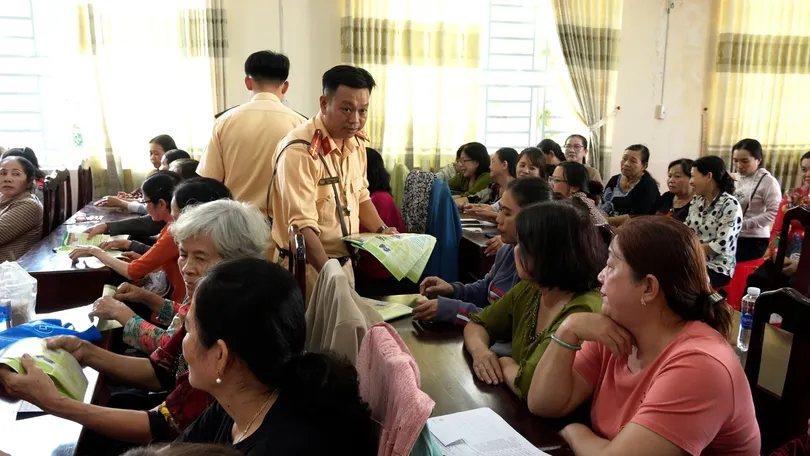 Tích cực tuyên truyền đảm bảo an toàn giao thông Tích cực tuyên truyền đảm bảo an toàn giao thông