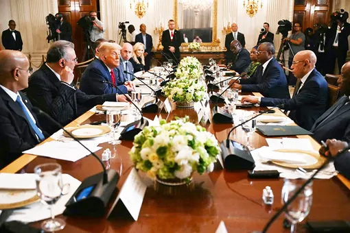 Mỹ “ve vãn” các nhà lãnh đạo châu Phi