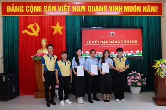 3 sinh viên Trường Đại học Nam Cần Thơ được kết nạp Đảng tại đảo tiền tiêu Tây Nam của Tổ quốc