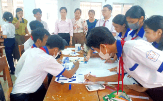 វេទិកា​របស់​កុមារ​ជន​ជាតិ​ភាគ​តិច​នៅ​កឹង​ធើ