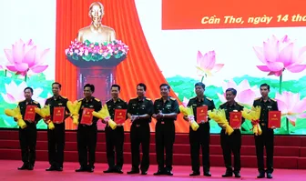 Đảng ủy Quân sự TP Cần Thơ công bố các quyết định về tổ chức đảng
và công tác cán bộ