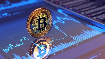 Giá Bitcoin tiếp tục phá kỷ lục, vượt mốc 121.000 USD