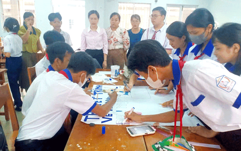 វេទិកា​របស់​កុមារ​ជន​ជាតិ​ភាគ​តិច​នៅ​កឹង​ធើ