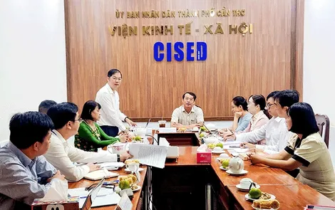 Phó Chủ tịch UBND thành phố Nguyễn Văn Khởi làm việc với Viện Kinh tế - Xã hội TP Cần Thơ