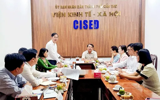 Phó Chủ tịch UBND thành phố Nguyễn Văn Khởi làm việc với Viện Kinh tế - Xã hội TP Cần Thơ
