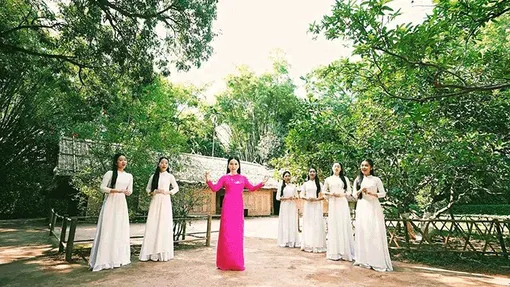 Câu chuyện từ những bài ca