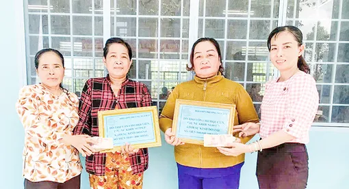 Trao 750 triệu đồng tiếp sức phụ nữ khởi nghiệp