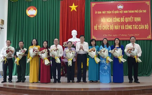 Công bố các quyết định về tổ chức bộ máy và công tác cán bộ Cơ quan Ủy ban MTTQVN TP Cần Thơ