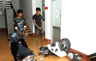 Mời làm việc 2 đối tượng để điều tra hành vi trộm cắp xe máy