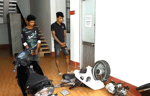Mời làm việc 2 đối tượng để điều tra hành vi trộm cắp xe máy